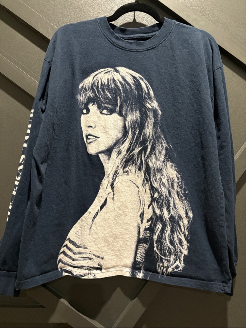 Taylor Swift Navy Long Sleeve Tee with White Portrait- Calling all Swifties!!🖤